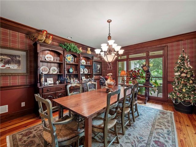 594 Peachtree Road, Hoschton, GA 30548