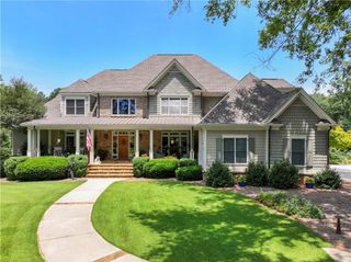 594 Peachtree Road, Hoschton, GA 30548