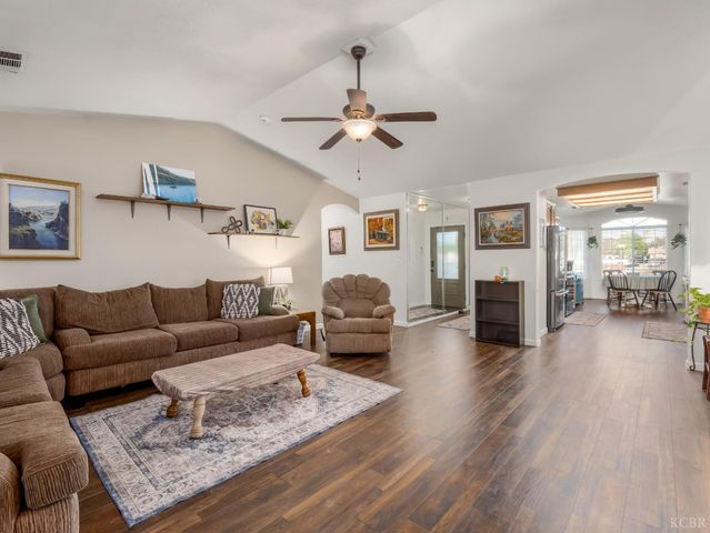 2440 Zion Way, Hanford, CA 93230