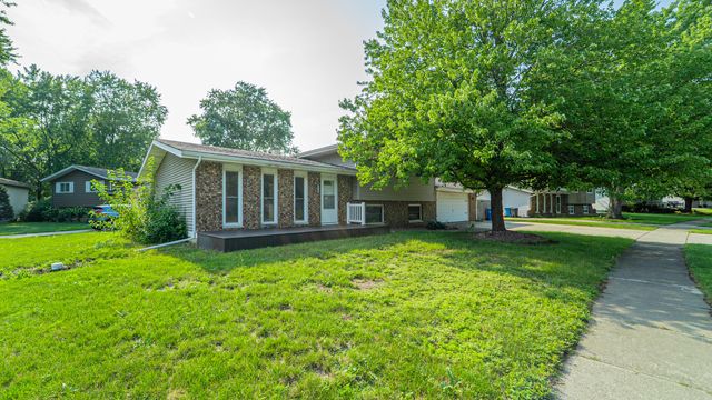 9830 Mckinley Street, Crown Point, IN 46307