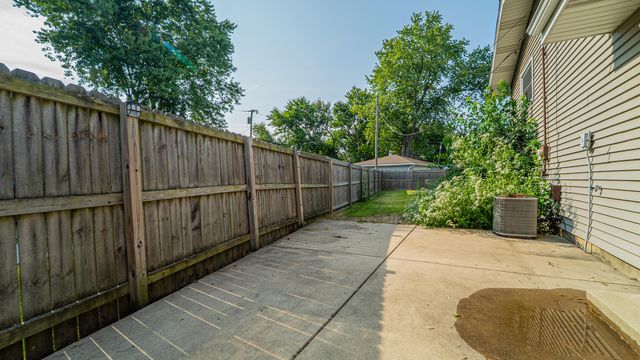 9830 Mckinley Street, Crown Point, IN 46307