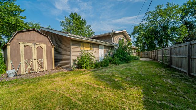 9830 Mckinley Street, Crown Point, IN 46307