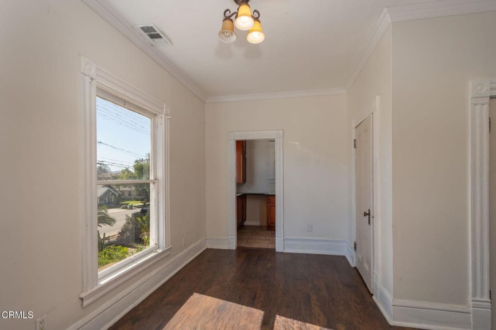 Image 15 of property listing at 933 E Santa Paula Street, Santa Paula, CA 93060