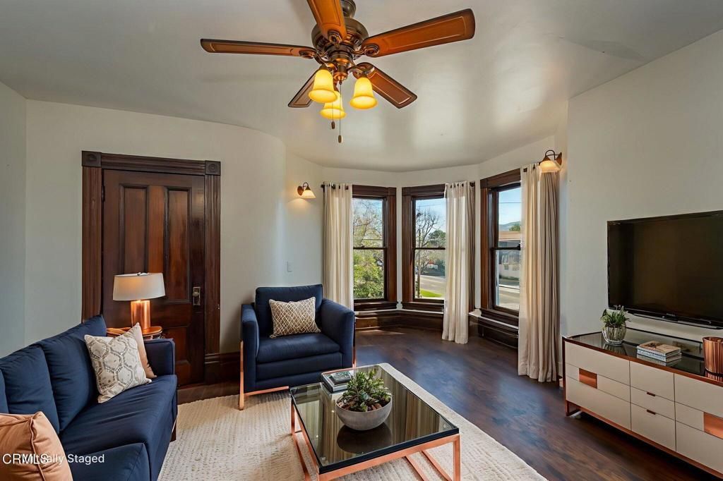 Image 3 of property listing at 933 E Santa Paula Street, Santa Paula, CA 93060