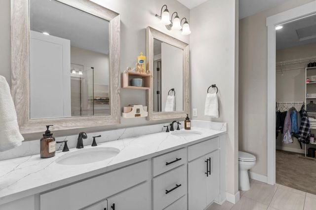 15668 Cobblestone Lake Parkway, Apple Valley, MN 55124
