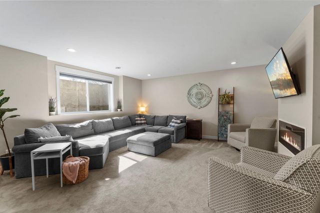 15668 Cobblestone Lake Parkway, Apple Valley, MN 55124