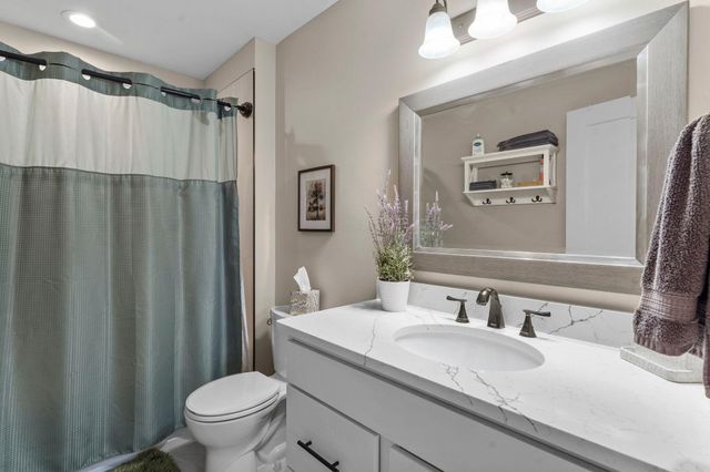 15668 Cobblestone Lake Parkway, Apple Valley, MN 55124