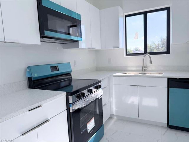 2130 NE 26th ST, Cape Coral, FL 33909