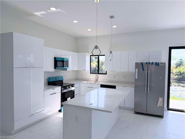 2130 NE 26th ST, Cape Coral, FL 33909