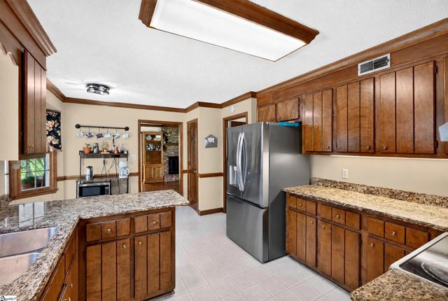 804 Shoresbrook Drive, Spartanburg, SC 29301