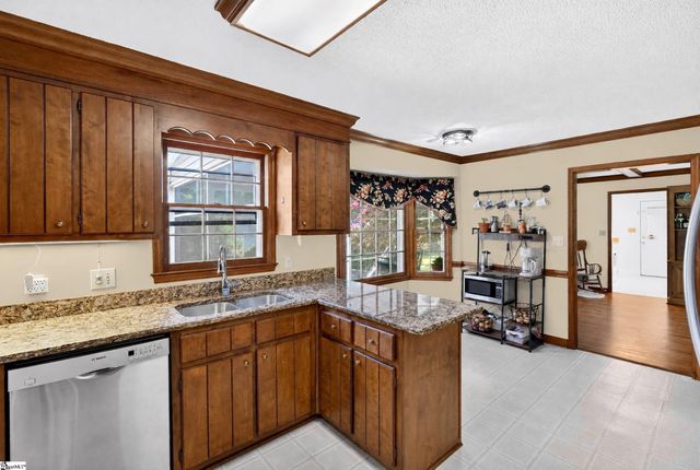 804 Shoresbrook Drive, Spartanburg, SC 29301
