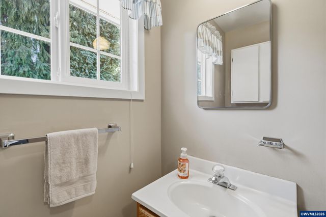206 Benton Pl NW, Albany, OR 97321