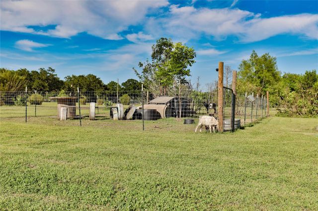 5061 County Road 353, Brazoria, TX 77422