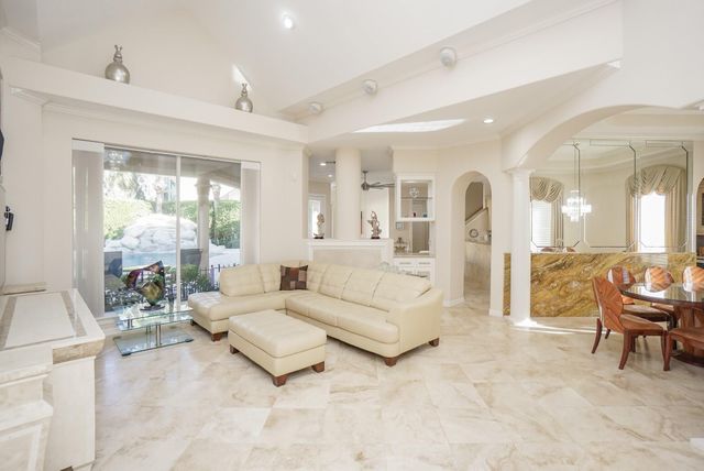 10 Lake Mist Court, Sugar Land, TX 77479