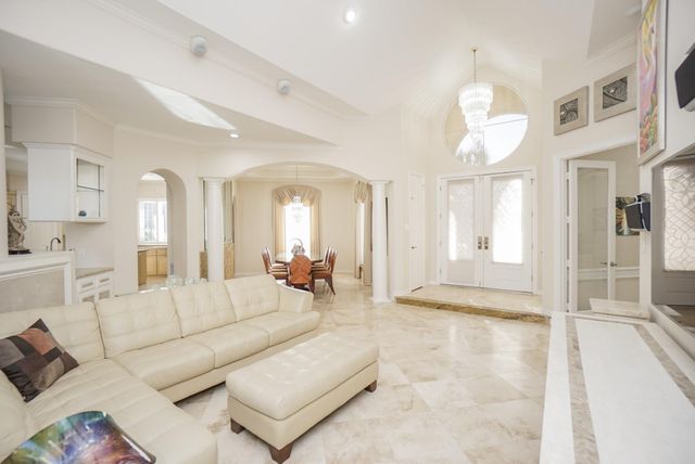 10 Lake Mist Court, Sugar Land, TX 77479