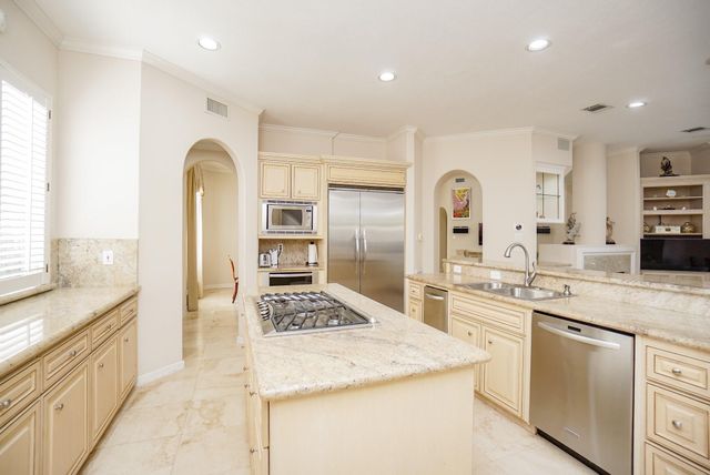 10 Lake Mist Court, Sugar Land, TX 77479