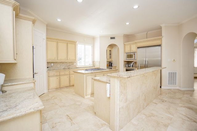 10 Lake Mist Court, Sugar Land, TX 77479