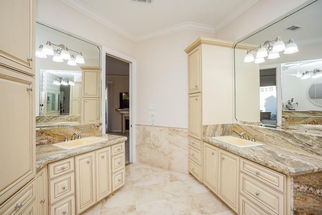 10 Lake Mist Court, Sugar Land, TX 77479