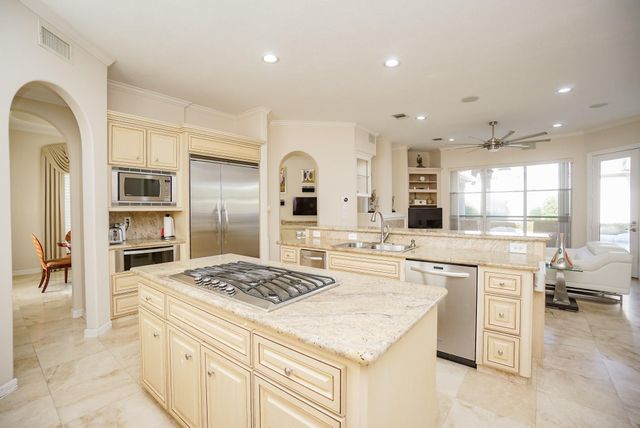 10 Lake Mist Court, Sugar Land, TX 77479
