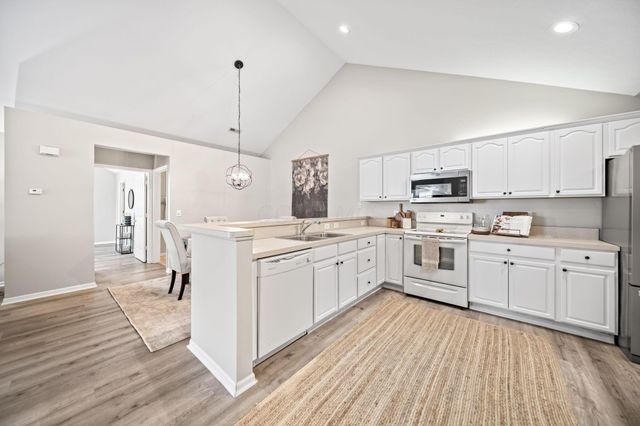 131 Stonegate Drive, Pataskala, OH 43062