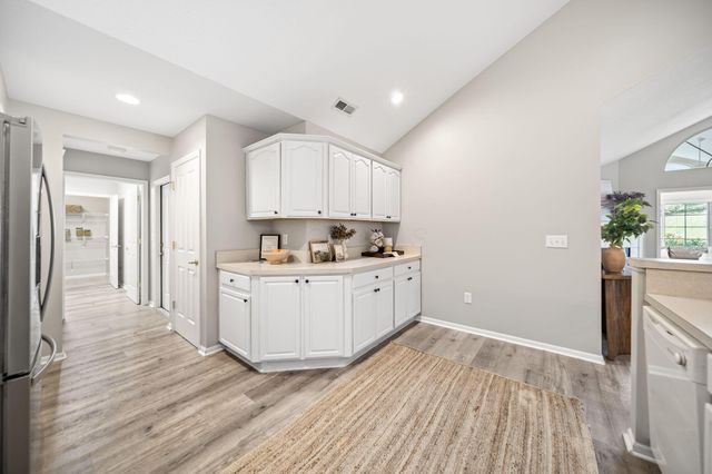 131 Stonegate Drive, Pataskala, OH 43062