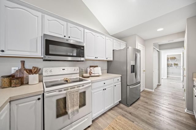 131 Stonegate Drive, Pataskala, OH 43062