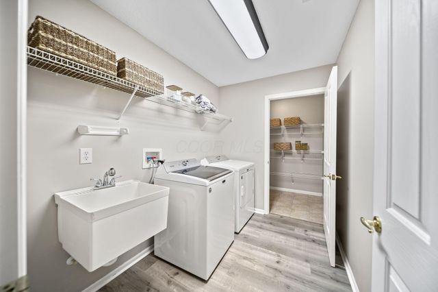 131 Stonegate Drive, Pataskala, OH 43062