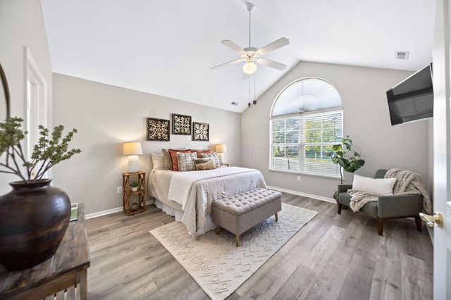 131 Stonegate Drive, Pataskala, OH 43062