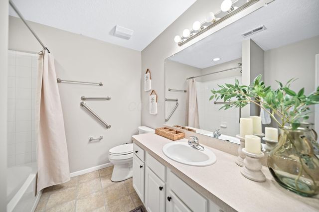 131 Stonegate Drive, Pataskala, OH 43062