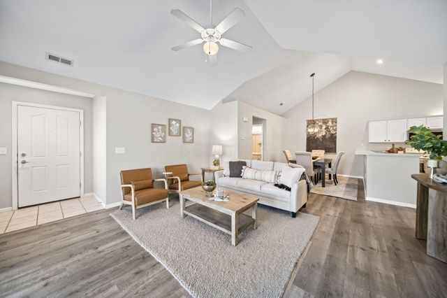 131 Stonegate Drive, Pataskala, OH 43062