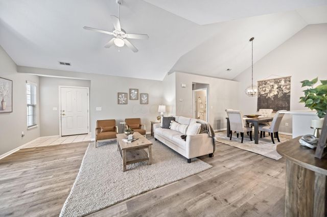 131 Stonegate Drive, Pataskala, OH 43062