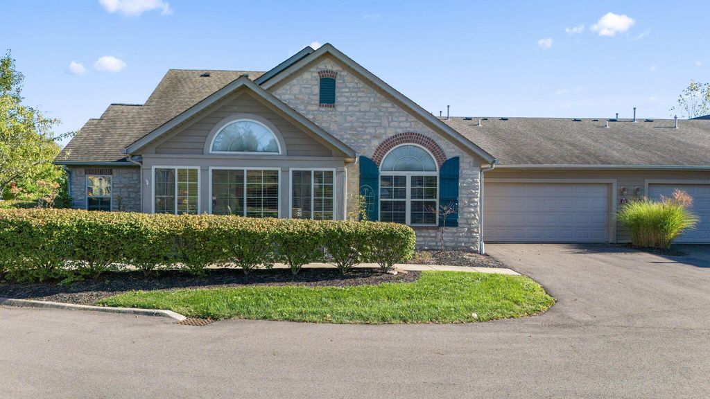 131 Stonegate Drive, Pataskala, OH 43062