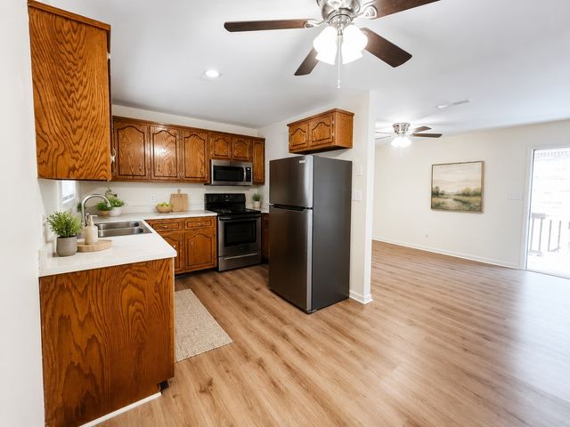112 Ballygar St Apt G, Clarksville, TN 37043