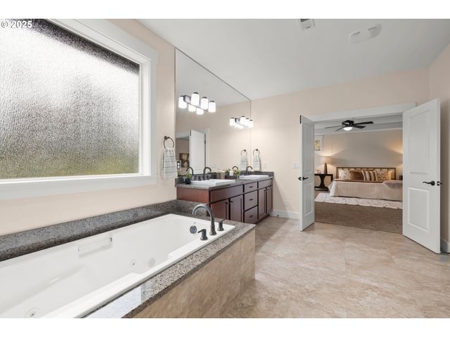 9220 Sw TAYLOR St, Portland, OR 97225