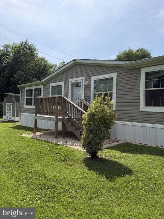 29 N DRAGON DR, Bear, DE 19701