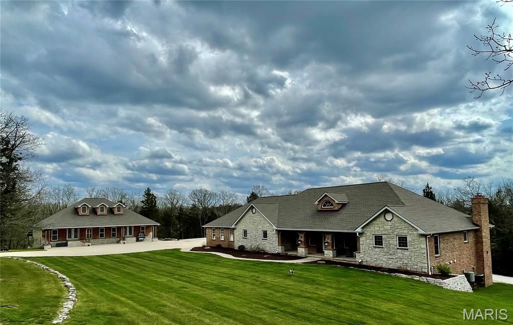 130 Valley Oaks Lane, Union, MO 63084