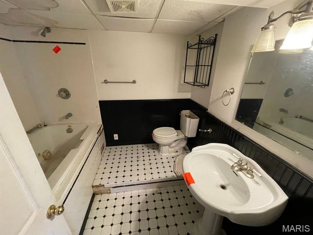 888 W Country Lane, Collinsville, IL 62234