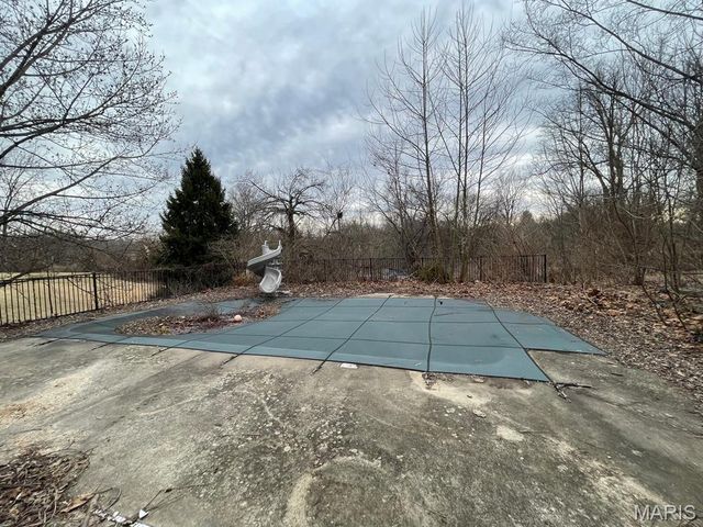 888 W Country Lane, Collinsville, IL 62234