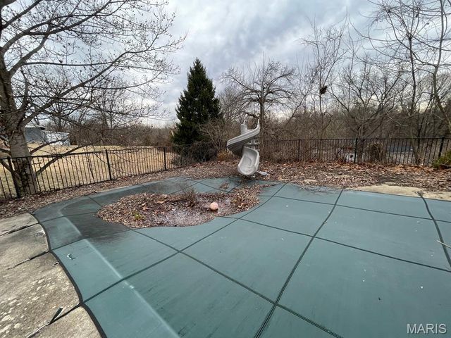 888 W Country Lane, Collinsville, IL 62234