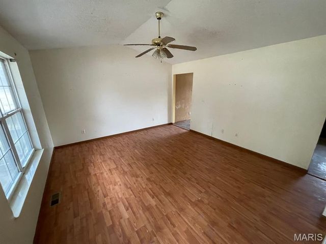 888 W Country Lane, Collinsville, IL 62234