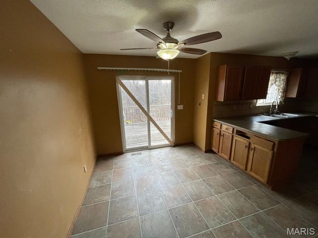 888 W Country Lane, Collinsville, IL 62234