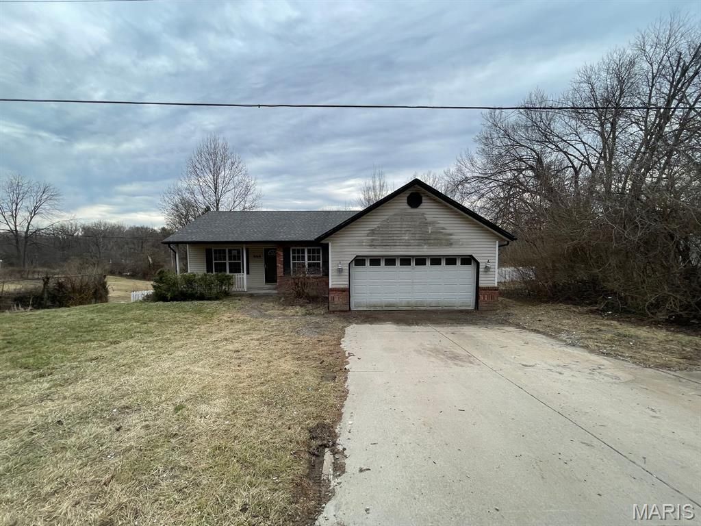 888 W Country Lane, Collinsville, IL 62234