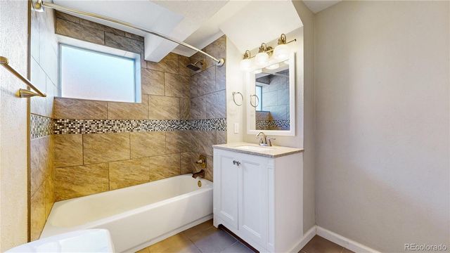 1988 S Devinney Street, Lakewood, CO 80228