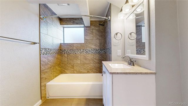 1988 S Devinney Street, Lakewood, CO 80228