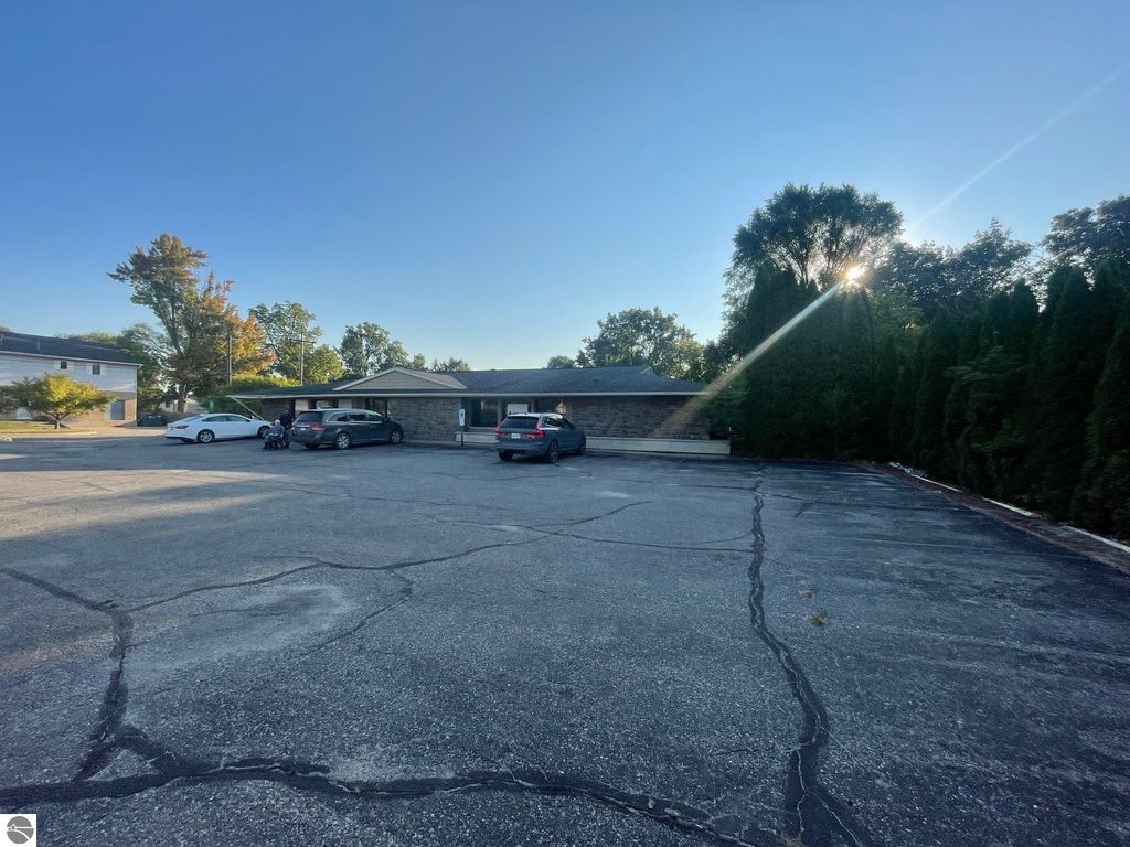 Image 3 of property listing at 520 N Mission Street, Mt Pleasant, MI 48858
