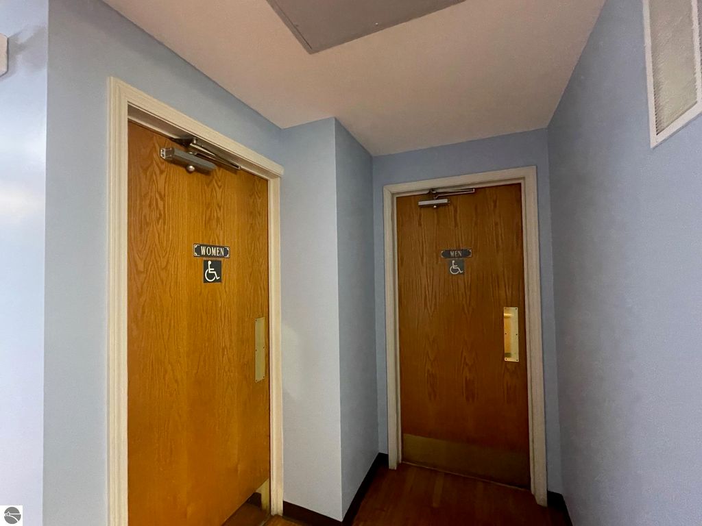 Image 6 of property listing at 520 N Mission Street, Mt Pleasant, MI 48858