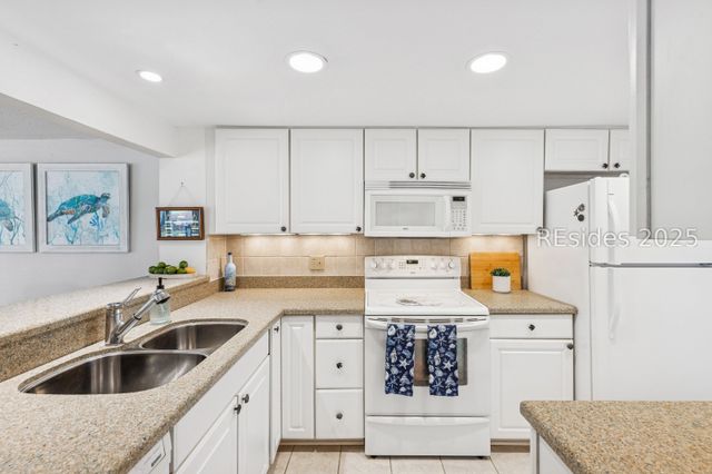 113 Shipyard Dr Apt 130, Hilton Head Island, SC 29928