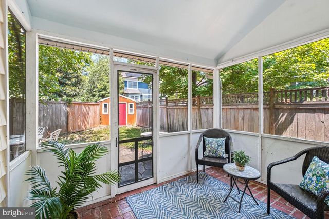 4323 FESSENDEN ST NW, Washington, DC 20016