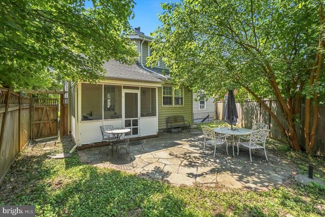 4323 FESSENDEN ST NW, Washington, DC 20016