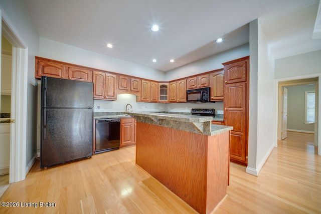 711 Savoy Rd, Louisville, KY 40223